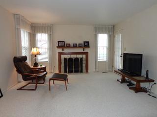 1910 Quaker Hollow Ln., Streamwood, IL 60107