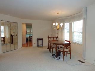 1910 Quaker Hollow Ln., Streamwood, IL 60107