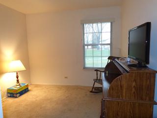 1910 Quaker Hollow Ln., Streamwood, IL 60107