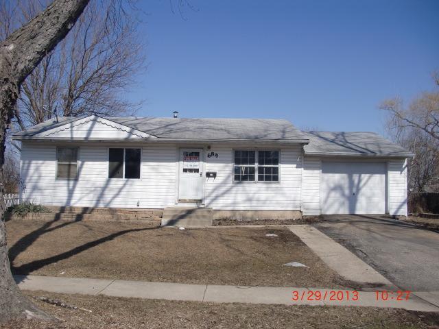 689 Laurel Ave., Wauconda, IL 60084