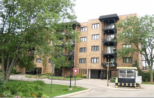 9375 Landings Ln. #404, Des Plaines, IL 60016