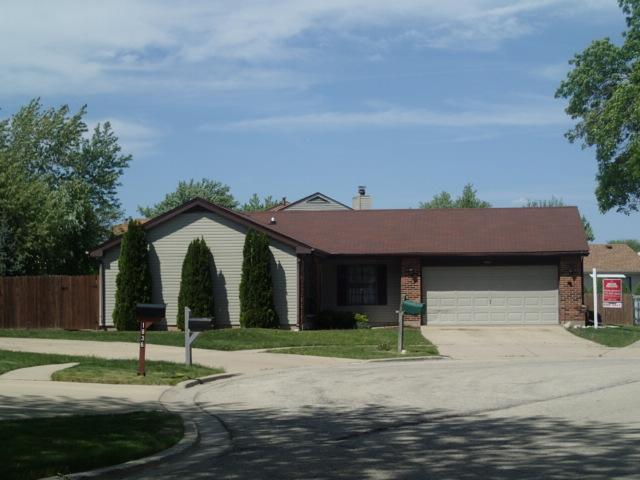 1840 Williamsburg Dr., Streamwood, IL 60107