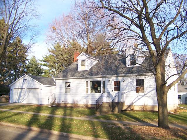 1033 Jefferson St., Woodstock, IL 60098