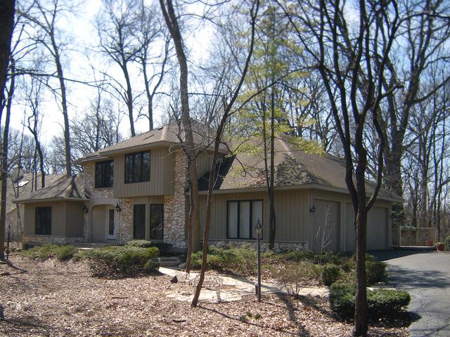 1S034 Normandy Woods Ln., Winfield, IL 60190