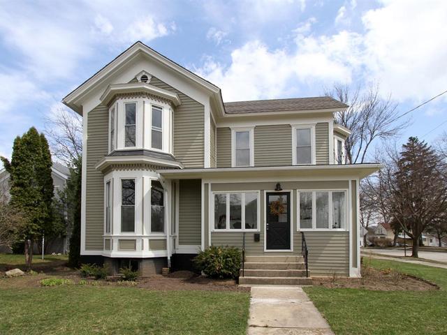 319 S Grove Ave., Barrington, IL 60010