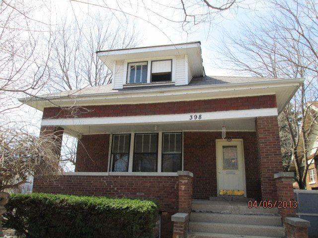 398 St Charles St., Elgin, IL 60120