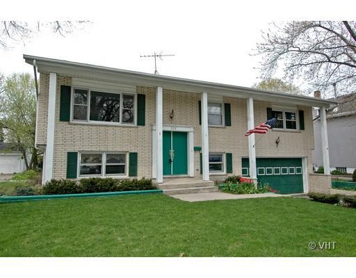 376 Hilkert Ct., Crystal Lake, IL 60014