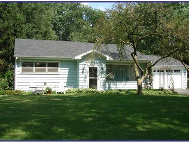 111 Howe Ter., Barrington, IL 60010