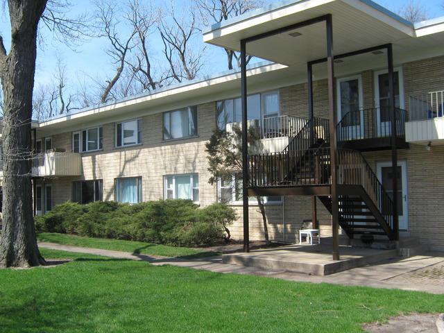 6 Garden Dr. #3, La Grange Park, IL 60526