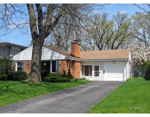 825 Echo Ln., Glenview, IL 60025