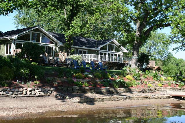 2102 Colby Dr., Mchenry, IL 60050