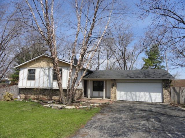 28 Hickory Ln., Algonquin, IL 60102
