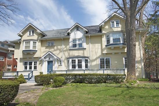 720 Lake Ave., Wilmette, IL 60091