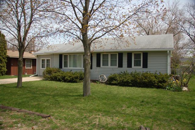 3 Roberts St., North Aurora, IL 60542