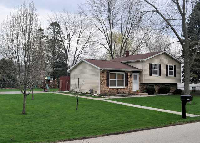 6702 Rose Ave., Crystal Lake, IL 60014