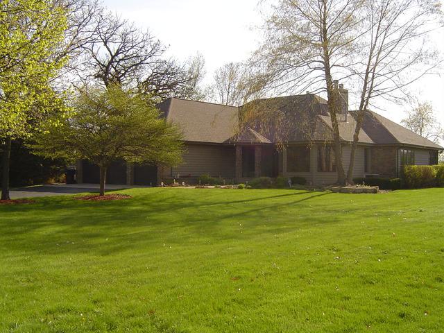 5013 Hickory Ln., Mchenry, IL 60051