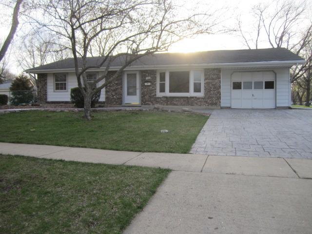 110 Jeffrey Ln., Schaumburg, IL 60193