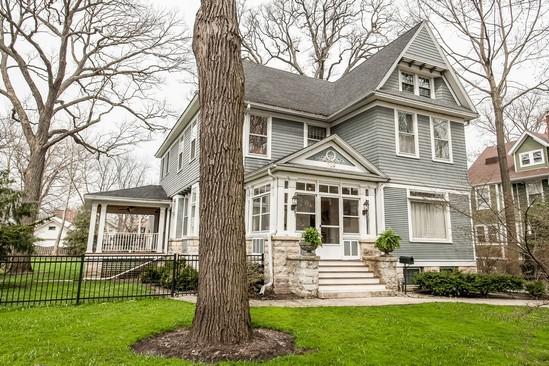 729 8th St., Wilmette, IL 60091