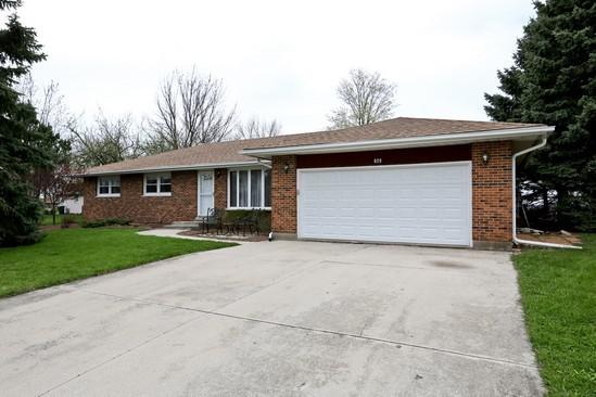 820 Lear Ln., New Lenox, IL 60451