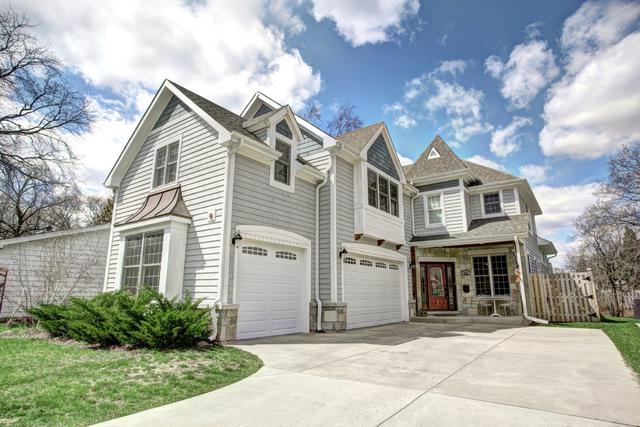 222 Monument Ave., Barrington, IL 60010