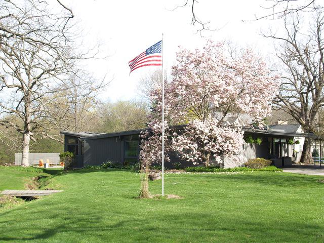 412 E Oakwood Dr., Barrington, IL 60010
