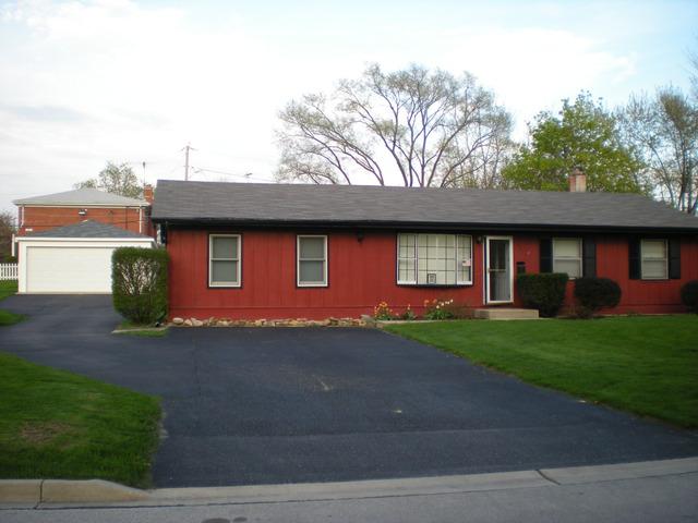 225 Lilac Ln., North Aurora, IL 60542