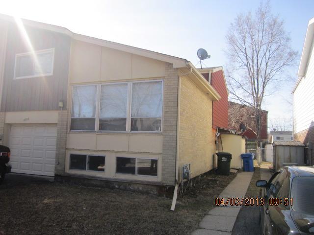 9069 Hollyberry Ln., Des Plaines, IL 60016