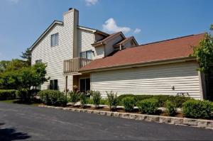 333 Grissom Ct., Hoffman Estates, IL 60169