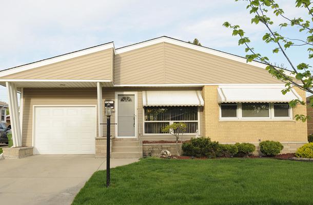 10117 Lawrence Ct., Oak Lawn, IL 60453