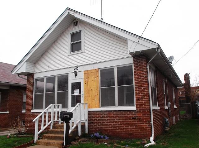 952 2nd Ave., Aurora, IL 60505