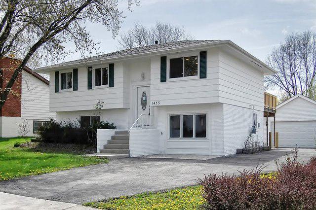 1433 Yale Ln., Schaumburg, IL 60193