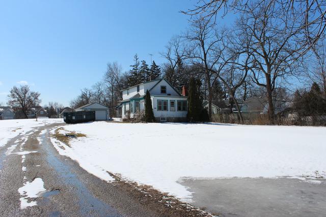 207 Shady Ln., Mundelein, IL 60060