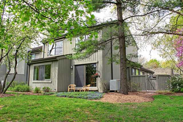 297 Oak Hill Rd., Lake Barrington, IL 60010
