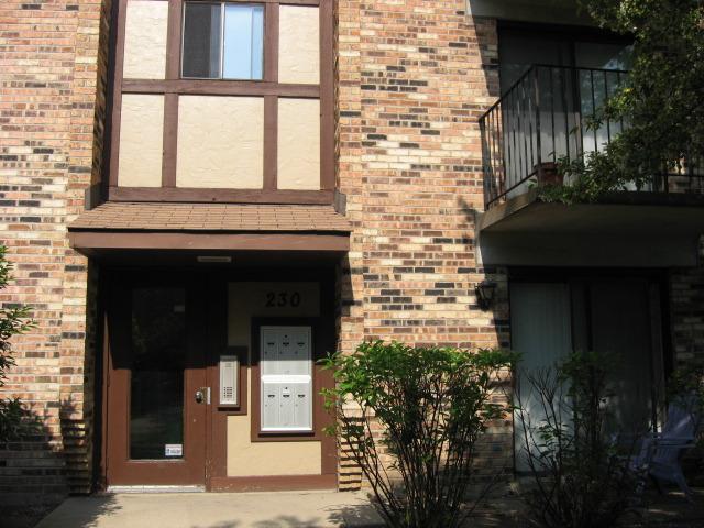 230 Klein Creek Ct. #D, Carol Stream, IL 60188