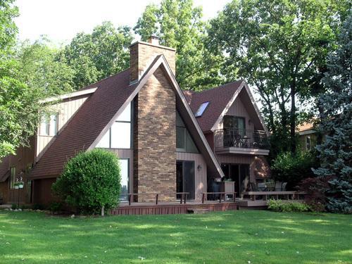 143 Edgewater Dr., Crystal Lake, IL 60014