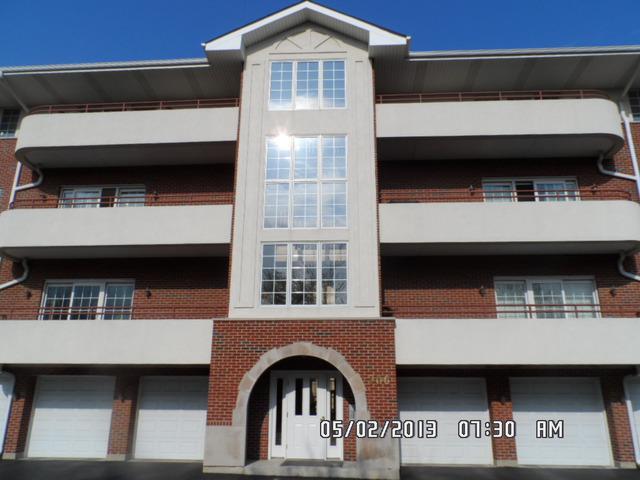 706 W 63rd St. #203, Westmont, IL 60559