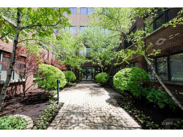 2533 N Ashland St. #2F, Chicago, IL 60614