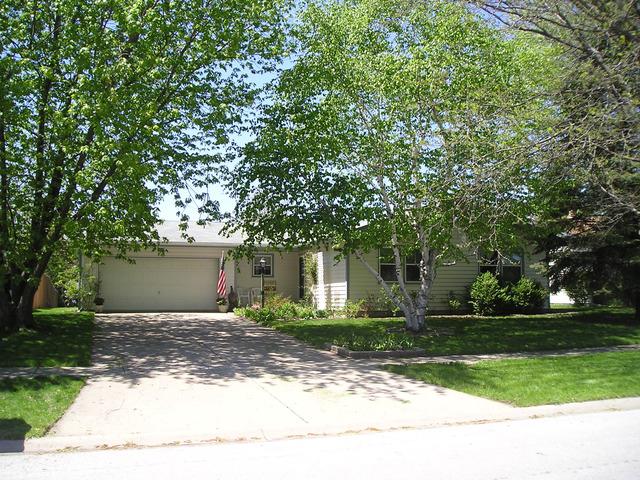 216 Larchwood Ln., North Aurora, IL 60542