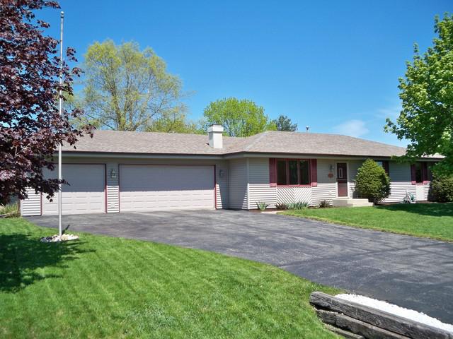 6110 Upper Ridge Way, Roscoe, IL 61073