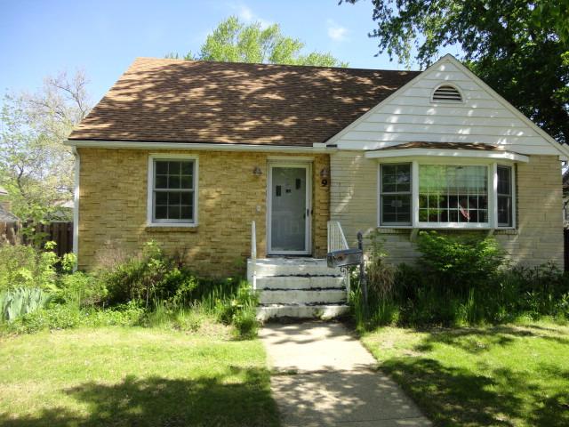 9 Michigan Ave., East Dundee, IL 60118