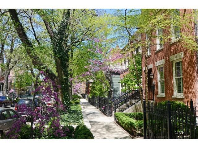 2225 N Wayne St., Chicago, IL 60614