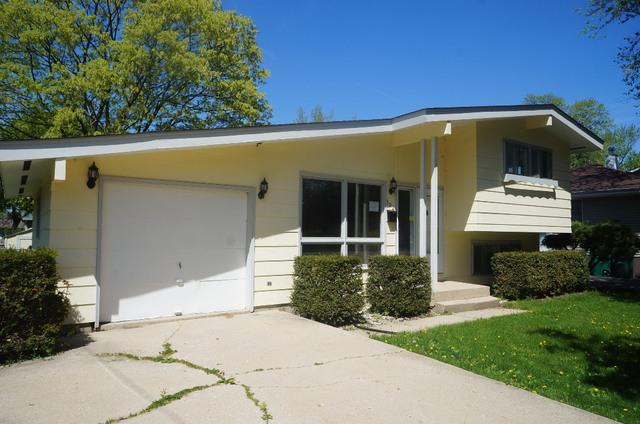 302 Normandy Ln., Grayslake, IL 60030