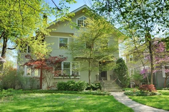 831 Oakwood Ave., Wilmette, IL 60091
