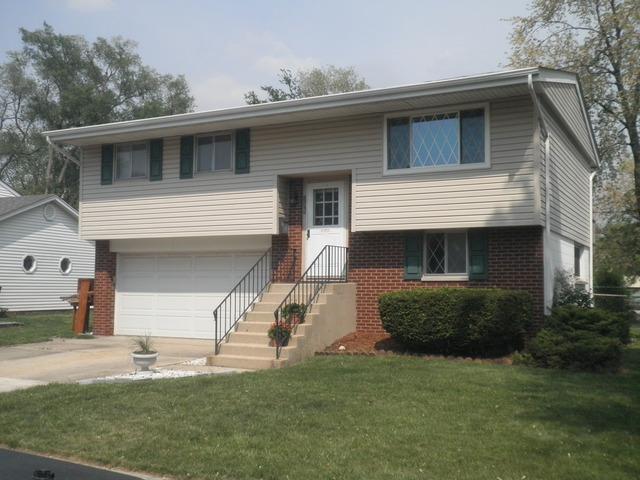 735 Hillcrest Dr., Romeoville, IL 60446