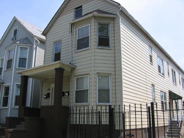 8371 S Bond Ave., Chicago, IL 60617