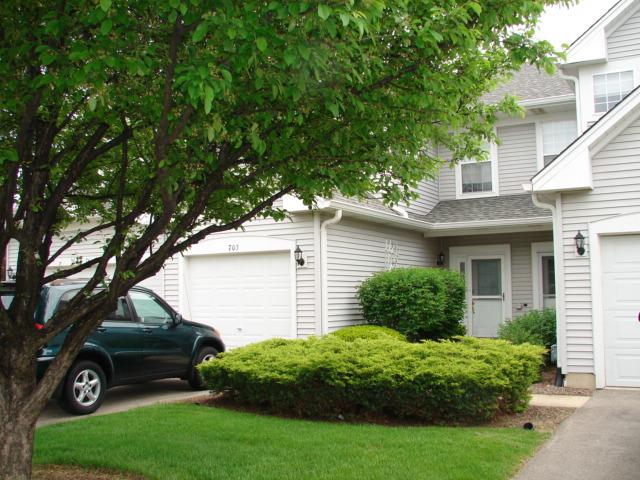 703 Huntington Ct., Oswego, IL 60543