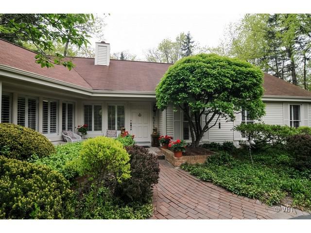 25 Brierfield Ct., Lake Bluff, IL 60044