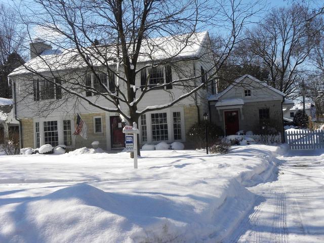 208 Montclair Ave., Glen Ellyn, IL 60137