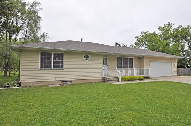 3323 Emmaus Ave., Zion, IL 60099