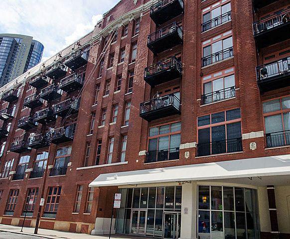 360 W Illinois St. #1E, Chicago, IL 60610